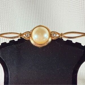 Elegant Vintage Gold-Tone Brooch with Two clear Rhinestones